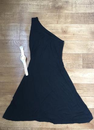 Розкішне плаття на одне плече. чорне міні плаття. відкрита спина.