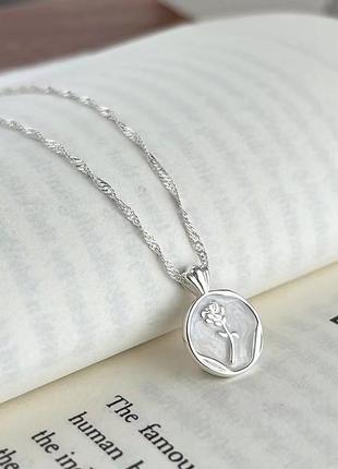 Подвеска перламутровая роза, короткая цепочка с круглым кулоном, серебряное покрытие...