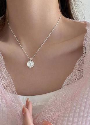 Подвеска перламутровая роза, короткая цепочка с круглым кулоном, серебряное покрытие...