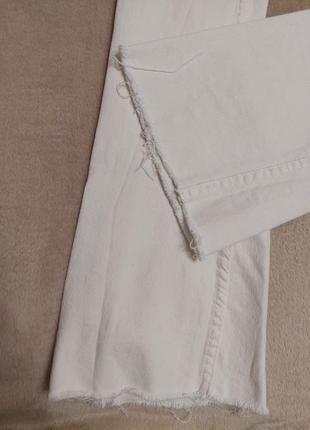Базові молочні джинси кльош на високій талії білі джинсові штани bershka бежеві кільош у стилі zara4 фото