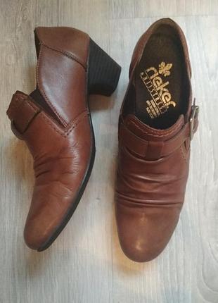 Удобные коричневые ботинки ботыльйоны кожаные фирменные