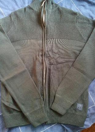 Светр на замку