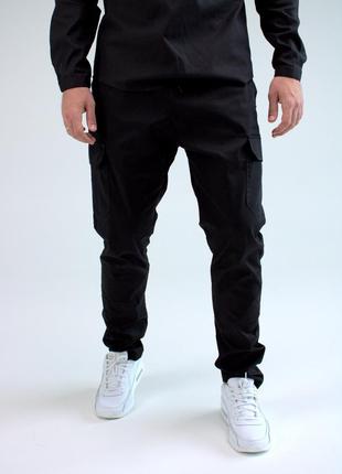 Черные брюки джоггеры из хлопка с карманами карго