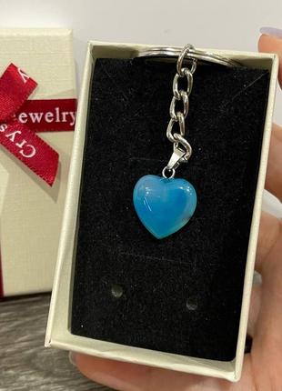 Подарунок дівчині - натуральний камінь блакитний агат кулон у формі міні сердечка на брелоку в коробочці