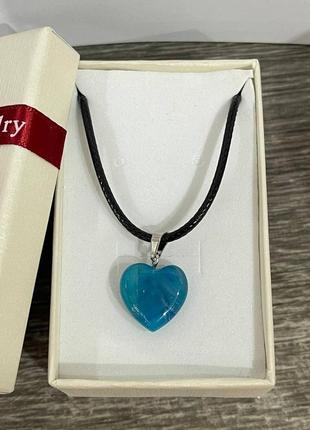 Подарок девушке - натуральный камень голубой агат кулон в форме мини сердечка на...