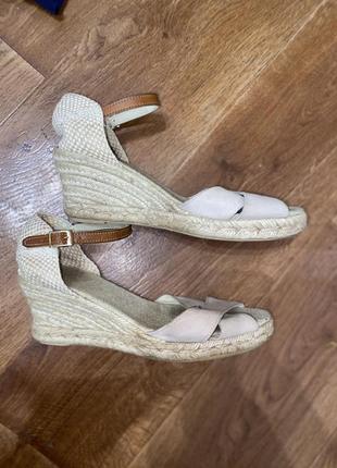 Бежевые босоножки,плетёные босоножки,танкетка
