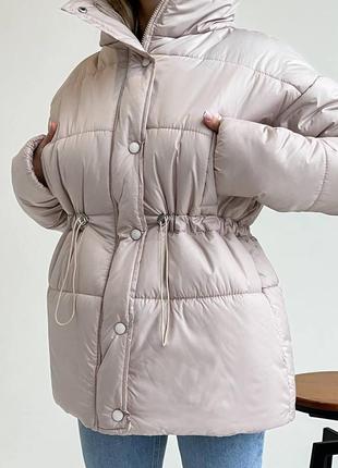 Тёплая курточка с капюшоном бежевая чёрная  на кулиске стёганая оверсайз короткая удлинённая пуховик пальто зимняя осенняя весенняя9 фото