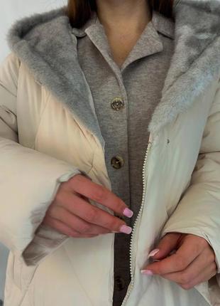 Шикарное длинное стёганое пальто с меховым капюшоном тёплое чёрное бежевое молочное весеннее осеннее парка пуховик курточка шуба4 фото