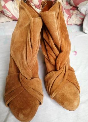 Замшивые ботильйони на підборах