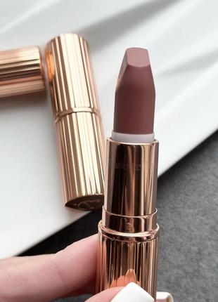 Матова помада charlotte tilbury matte revolution - pillow talk2 фото