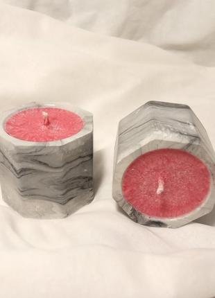 Ароматична свічка  у мармуровому стилі  малина