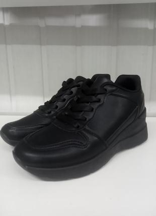 Кросівки жіночі. т-5199. розміри:,37,38,39. ціна 750 грн.