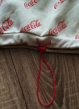 Коллаборация с coca cola укороченный свитшот стильный и модный дизайн4 фото