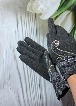 Осенние трикотажные перчатки со стразами3 фото