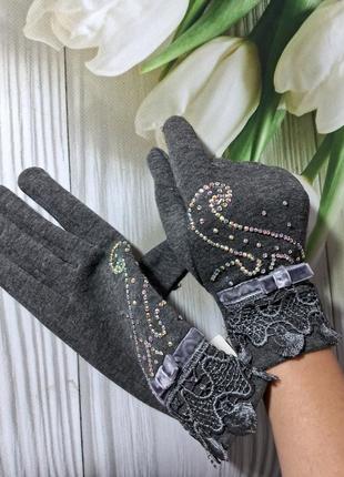 Осенние трикотажные перчатки со стразами6 фото
