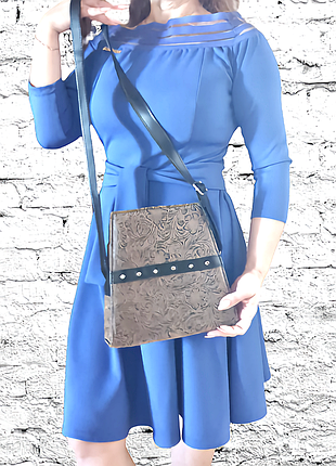 Стильная женская сумка с узором.