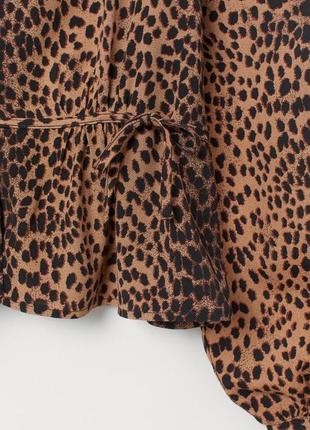 Блуза из последних коллекций из креповой ткани от h&amp;m.2 фото