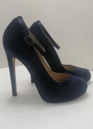 Туфлі на каблуці