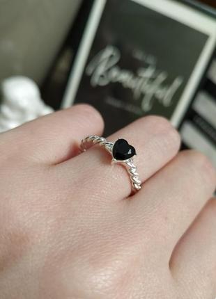 Кільце сріблясте кручене камінь чорне серце каблучка кольцо з сердечком7 фото