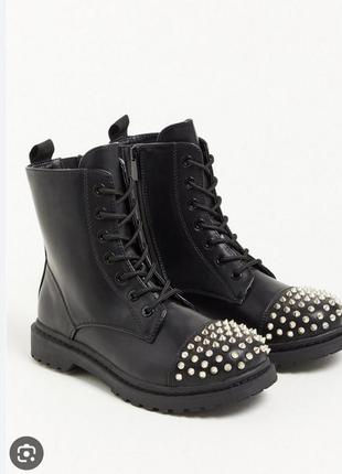 Круті неформальні готичні рокерські панк чоботи з шипами torrid в стилі steel grinders