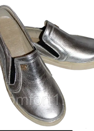 Женские  серебристые кожаные туфли на плоской подошве