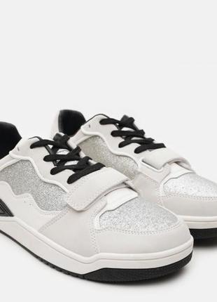 Женские кроссовки