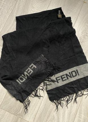Шарф черный fendi