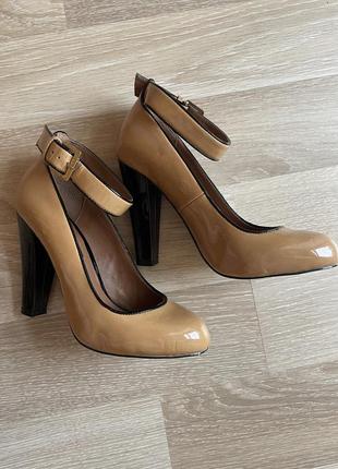 Туфлі лодочки у вінтажному стилі