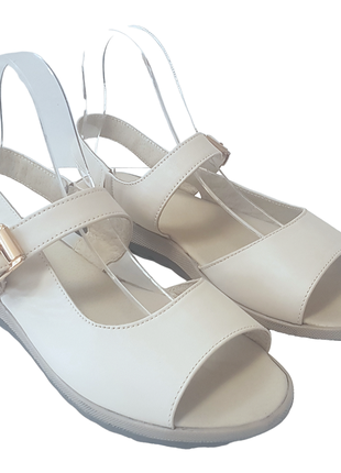 Женские кожаные босоножки на плоском ходу  цвет бежевый