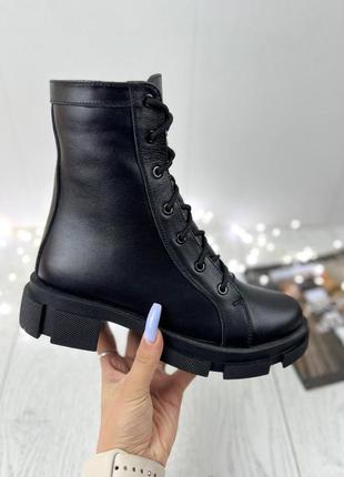 Черные женские зимние ботинки на шнуровке кожаные