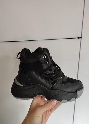 Стильные зимние кроссовки на меху кроссовки