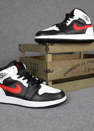 Женские кроссовки nike air jordan 1 retro white black red черного с белым и красным цветами2 фото