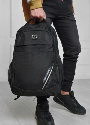 Рюкзак черного цвета с рисунком