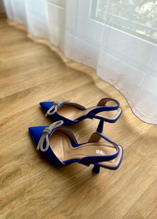 Невероятные синие туфли на каблуке zara4 фото