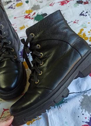 Кожаные зимние сапоги ботинки из натуральной кожи на натуральном меху черные на замке молнии шнурках4 фото