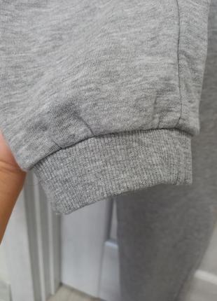 Серые демисезонные осенние весенние теплые спортивные штаны на флисе джогеры для мальчика 11 лет4 фото