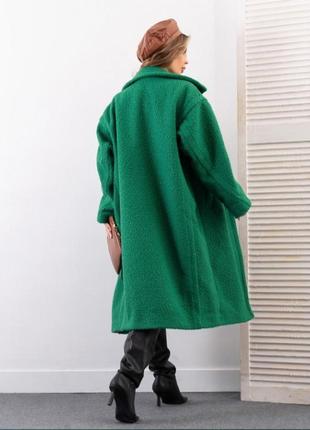 Свободное зеленое пальто из букле4 фото
