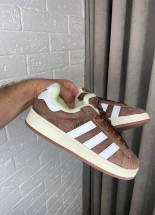 Зимние женские кроссовки adidas campus winter brown white fur коричневого с белым цветами мех