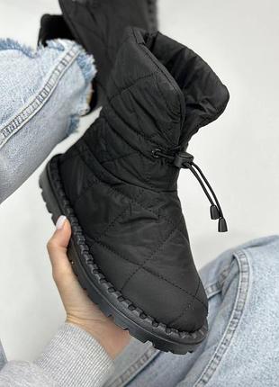 Черные практичные стильные качественные водонепроницаемые дутики