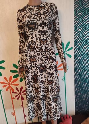 Стильное платье миди