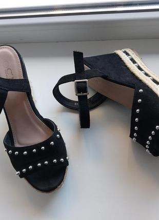 Стильні босоніжки на платформі c'm paris