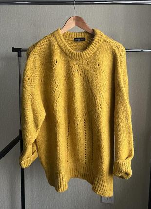 Осенний желтый свитер