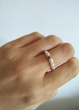 Новое кольцо на резинке белые искусственные жемчужины кольца3 фото