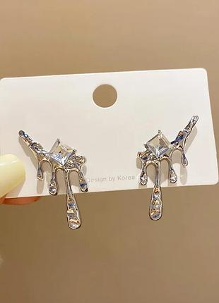 Сережки у корейському стилі