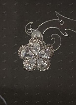Серьги клевер, застежка гвоздик. белый фианит.