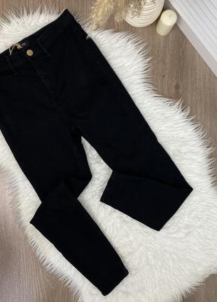 Черные брюки, черные джинсы1 фото