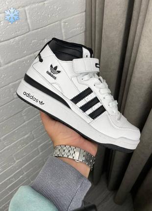 Зимние женские кроссовки adidas forum winter white black fur черного с белым цветом с мехом