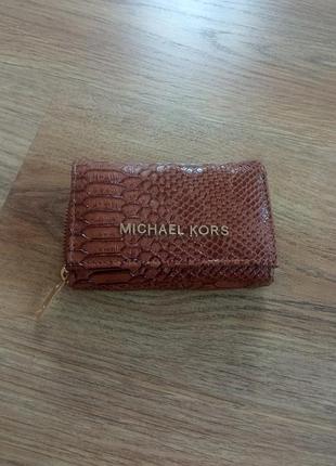 Продам оригинальный кожаный кошелек от известного  бренда michael kors2 фото