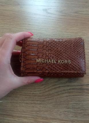 Продам оригинальный кожаный кошелек от известного  бренда michael kors