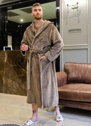 Турецкий теплый мужской домашний махровый халат на запах с карманами бежевого цвета ткань полированная махра1 фото